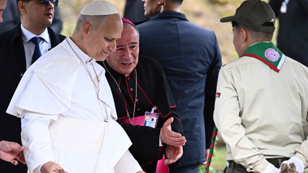 Papa Leone XIV in Africa: "Trump non mi fa paura,non voglio aprire un dibattito"" parlerò sempre contro i conflitti