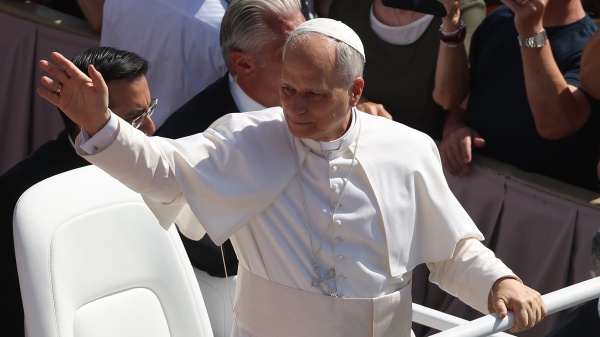 Papa Leone XIV, nella messa di Pentecoste il dolore per i femminicidi e il nuovo appello alla pace
