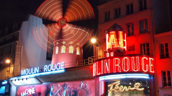 Parigi, Moulin Rouge, il tempio del can can compie 130 anni