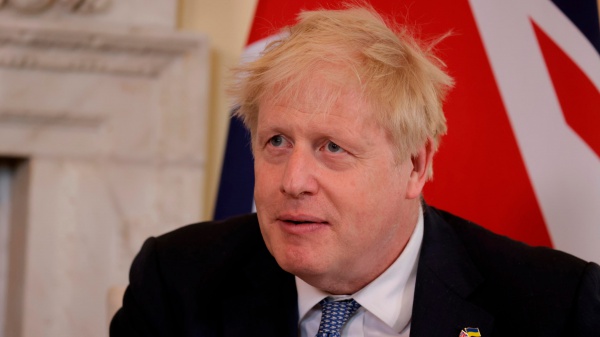 Partygate, Boris Johnson si salva dalla sfiducia ma il 40% del partito è contro di lui
