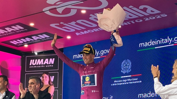 Pedersen è la prima maglia rosa del Giro, nella prima tappa protagonista un ex campione del mondo