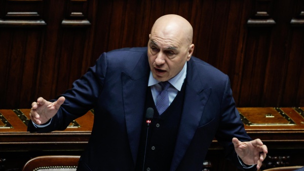 Petrolio, Guido Crosetto a RTL 102.5: “Anche riaprendo i rapporti con la Russia, il prezzo resterebbe uguale: ipotesi semplicistica”