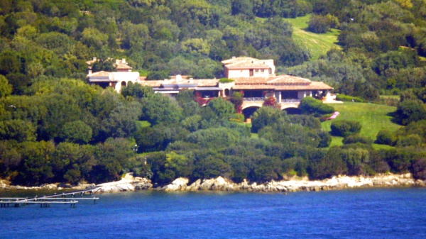 Pier Silvio Berlusconi parla di Villa Certosa, ecco cosa svela sul nuovo acquirente