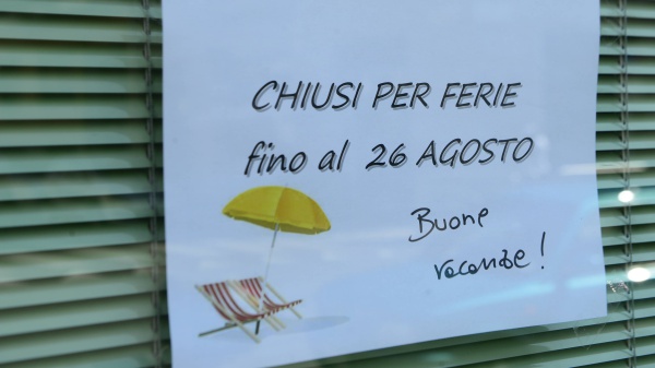 Politici in vacanza, ma “vigili” sui dossier più caldi