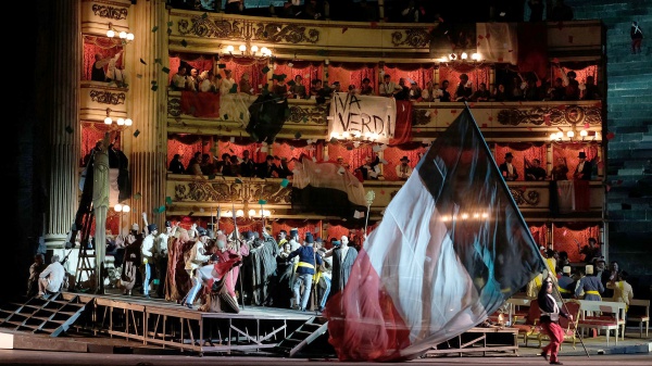 Potente e storico. All’Arena di Verona il debutto del kolossal Nabucco