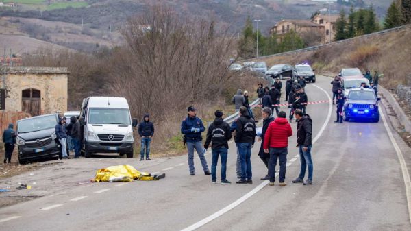 Potenza, tifosi investiti, ferito in osservazione, 25 arresti