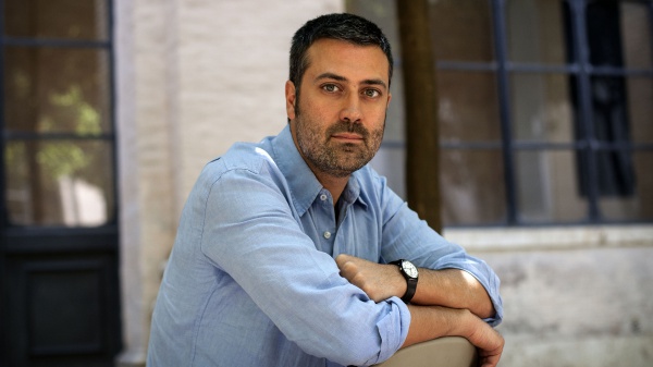 Premio Strega 2025, trionfo per Andrea Bajani per L’anniversario. Assente il ministro Giuli