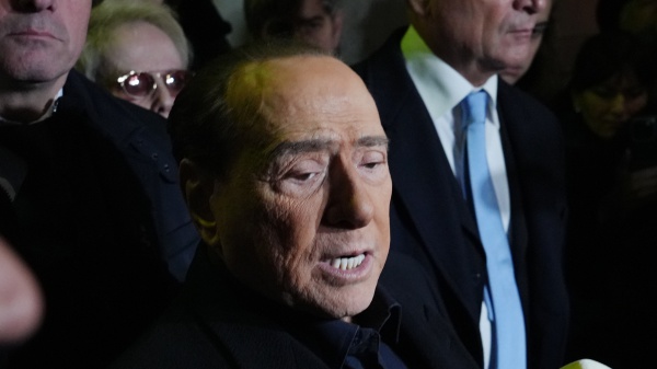 Bollettino medico del San Raffaele, Berlusconi malato di leucemia in terapia intensiva per un’infezione polmonare