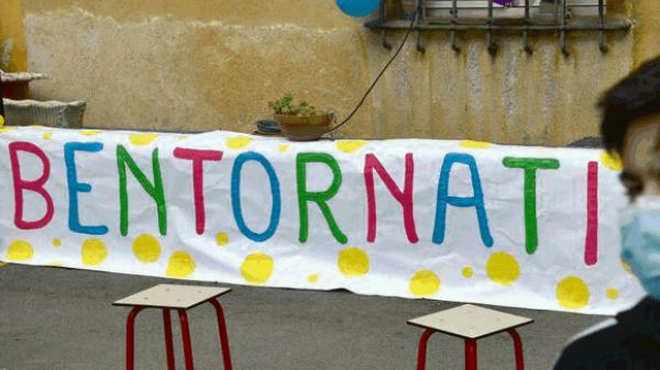 Primo giorno di scuola, la ministra Azzolina: "Sarà una bellissima giornata"