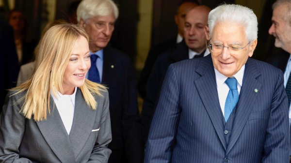 Quirinale, alla fine Meloni è salita da Mattarella: “Garofani inopportuno ma nessuno scontro istituzionale”