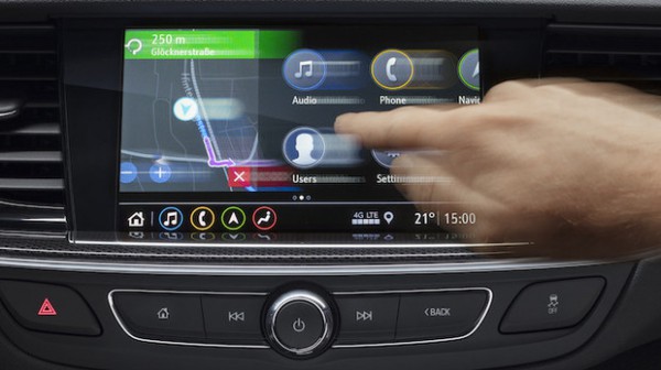 Radio e automobilisti sodalizio vincente. La radio è sempre il mezzo più amato e il preferito da chi guida
