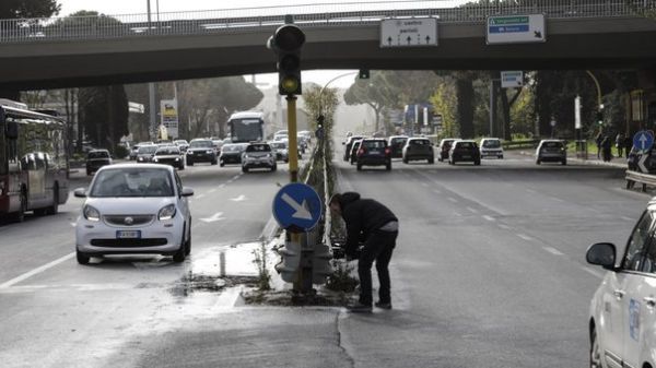 Ragazze investite a Roma, il tasso alcolemico del guidatore era 1.4