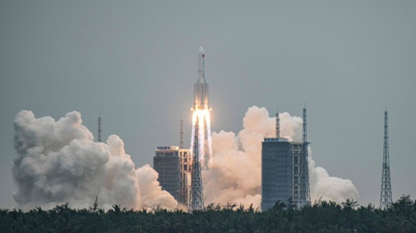 Razzo cinese in caduta incontrollata e intanto Nasa ed Esa simulano l'impatto di un asteroide