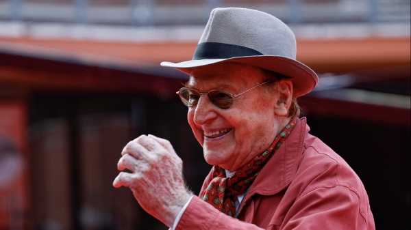 Renzo Arbore amarcord racconta tutto su Bandiera gialla: "Come ci divertivamo in quegli anni..."