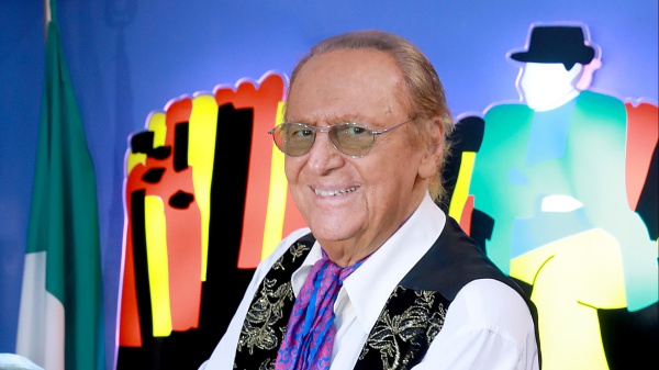 Renzo Arbore: una vita che è un "meraviglioso Papocchio". Ecco cosa svela a Tv sorrisi e canzoni