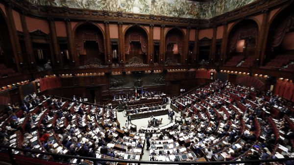 Riforma taglio parlamentari, è scontro tra M5S e Meloni