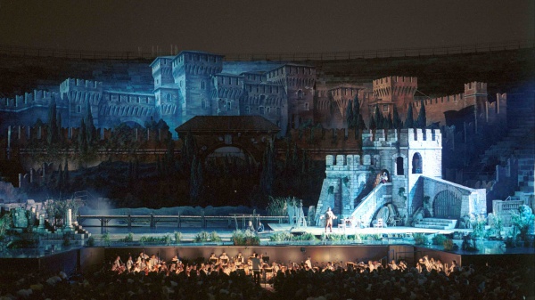 Rigoletto: la magia del melodramma conquista il pubblico areniano