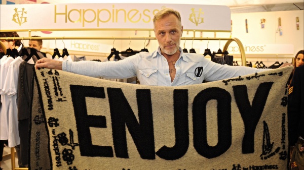 Rivolta nel web contro Gianluca Vacchi dopo denunce di ex collaboratori domestici, Stop a docu serie "Mucho Mas"