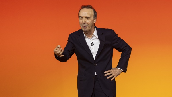 Roberto Benigni ospite questa sera di Bruno Vespa. L’attore lancerà in esclusiva il suo prossimo libro
