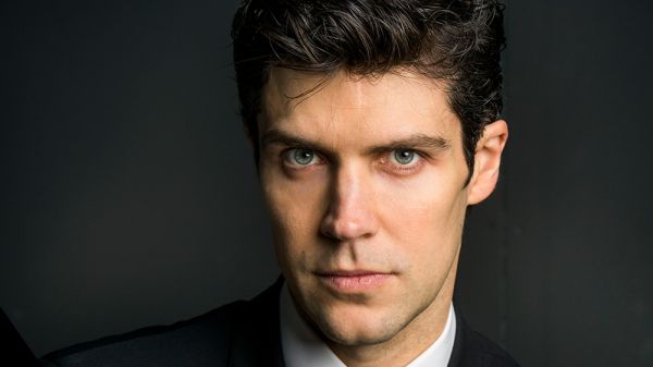 Roberto Bolle in collegamento con Rtl 102.5, torna in prima serata con lo show “Il meglio di danza con me”