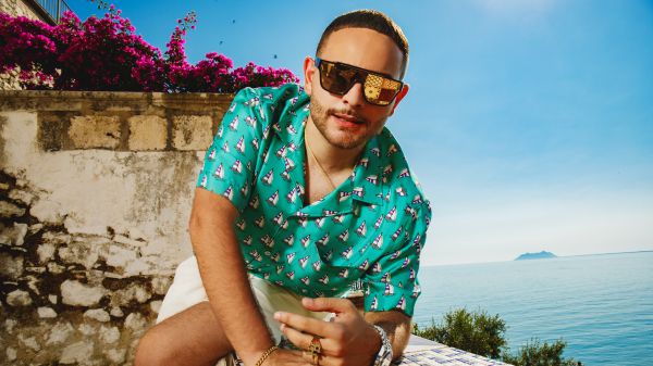 Rocco Hunt a RTL 102.5: "A Un Passo Dalla Luna è il primo singolo di un nuovo progetto a cui sto lavorando"