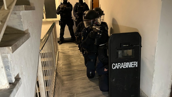 Roma: azzerata organizzazione che controllava la droga in molti quartieri, c'è anche un ex della banda della Magliana