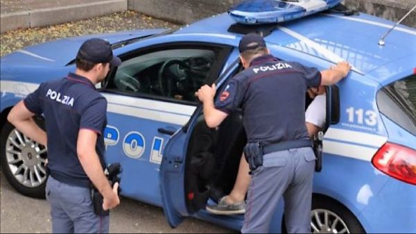 Ruba un dentifricio, muore d'infarto all'arrivo della polizia