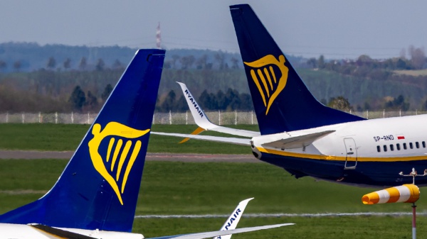 Ryanair, si rompe un finestrino in volo. Ferito un passeggero