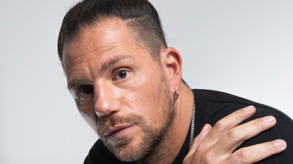 Sanremo 2026, Enrico Nigiotti su RTL 102.5: "Continuo ad essere molto legato alla mia Livorno"