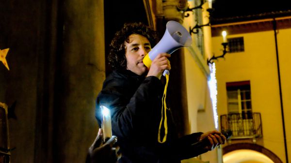 Sardine, il leader Santori, primo obiettivo tornare in piazza