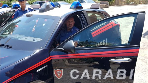 Scherzo criminale, gruppo di ragazzi tende una corda in strada, ferita una donna