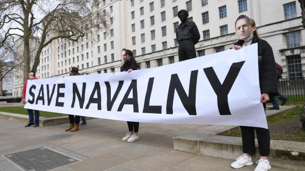 Sciopero della fame in carcere, allarme salute per Alexey Navalny; l’oppositore di Putin sarebbe in condizioni critiche
