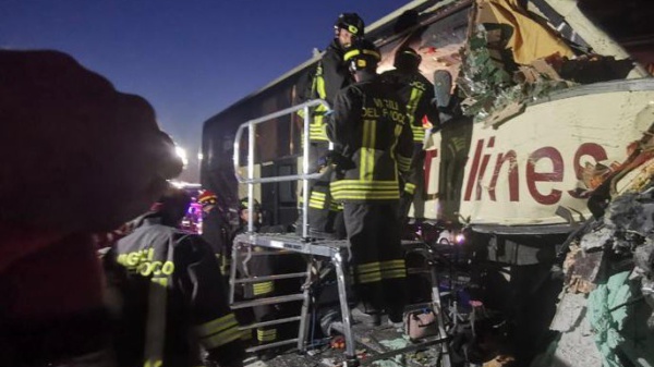 Scontro tra autobus e tir in A4. Sul pullman turisti ucraini, quattro feriti gravissimi
