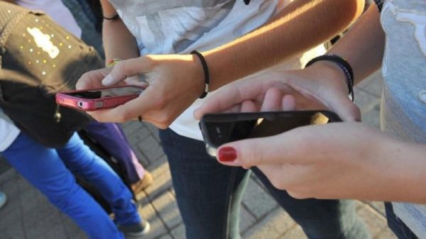 Scoperta una chat dell'orrore, 20 minori coinvolti, sono ragazzi tra i 13 e i 17 anni