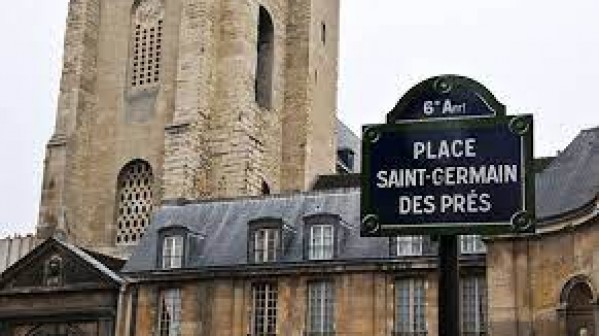 Scoperto sacrestano milionario a Parigi, per 30 anni ha intascato le offerte dei fedeli acquistando case e auto