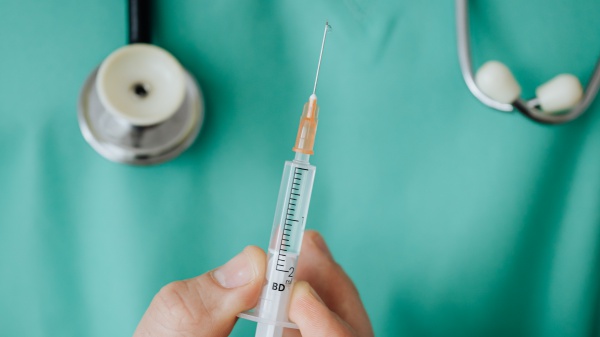 Scoperto un vaccino anticancro che istruisce le difese immunitarie. Gli studiosi: i risultati sono promettenti