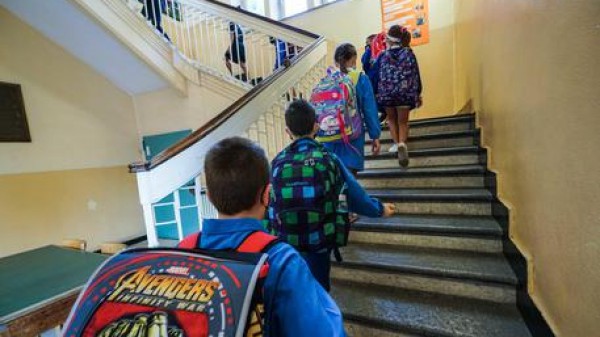 Scuola, al via le vacanze pasquali, tra una settimana tutti in aula fino alla prima media, anche in zona rossa