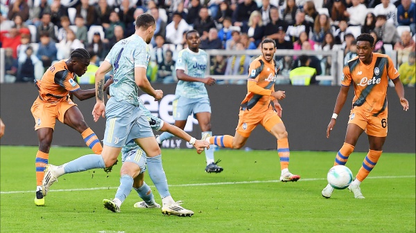 Serie A,  Como-Cremonese 1-1, Juventus-Atalanta 1-1, Cagliari-Inter 0-2