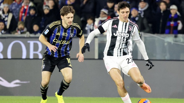 Serie A, Parma-Fiorentina 1-0, Lecce-Como 0-3, Torino-Cagliari 1-2, Udinese-Lazio 1-1, Pisa-Juventus 0-2