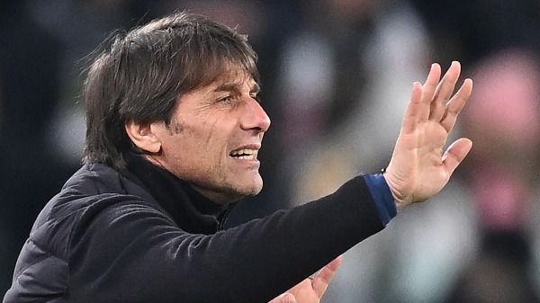 Serie A, colpo grosso del Napoli, vince a Marassi con un rigore nel recupero; pareggio tra Fiorentina e Torino