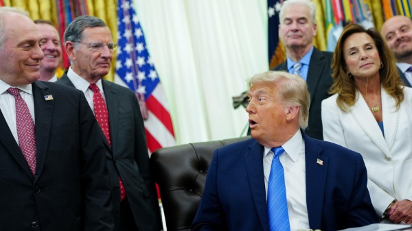 Si riaccende la guerra tra Stati Uniti e Iran: Trump ordina nuovi raid per spingere l'Iran a negoziare