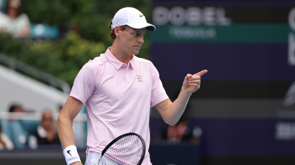 Sinner batte il ceco Jiri Lehecka 6-4, 6-4 e vince il Master 1000 di Miami, Errani-Paolini sconfitte in finale