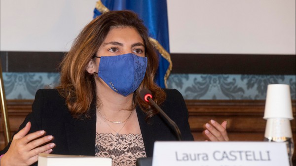 Governo al lavoro su nuovi ristori, slitta la lotteria degli scontrini; la Manovra arriva al voto finale in Senato