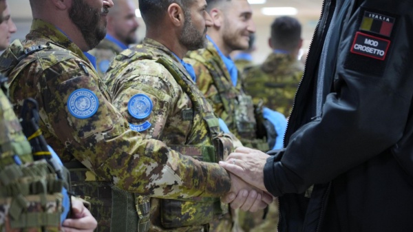 Soldati italiani in Medio Oriente: detriti di razzi su base italiana Unifil in Libano, nessun ferito. Paura anche a Baghdad