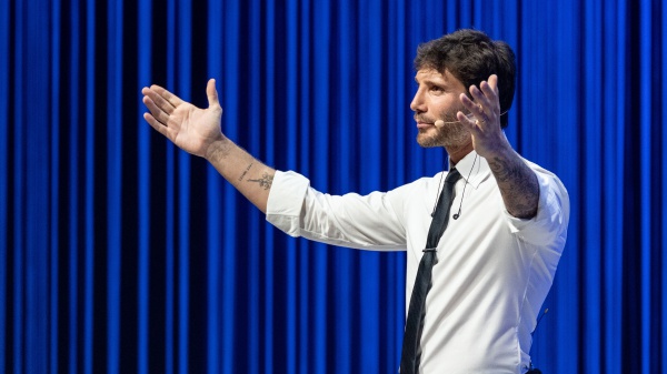 Stefano De Martino a RTL 102.5 News: "Lo scudetto del Napoli? Festeggeremo al Bar Stella"