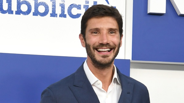 Stefano De Martino innamorato? Arrivano le foto scoop di "Diva e donna" con Martina