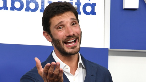 Stefano De Martino innamorato? L'ultima paparazzata di "Chi": ecco il volto della nuova fiamma