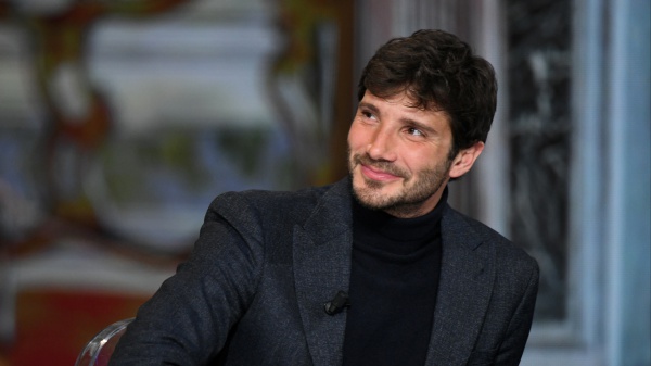 Stefano De Martino si diverte al largo con amici (senza Belen Rodriguez), ecco la nuova vita del conduttore