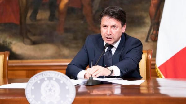 Stop a palestre e piscine e da lunedì chiusura anticipata per bar e ristoranti, in arrivo nuove norme restrittive per arginare i contagi