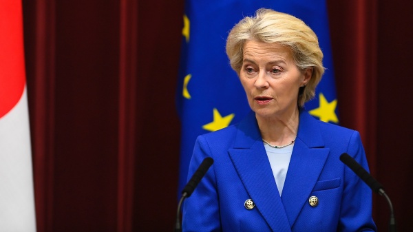 Storico accordo sui dazi tra Trump e von der Leyen, l'intesa al 15%, restano ombre sul futuro